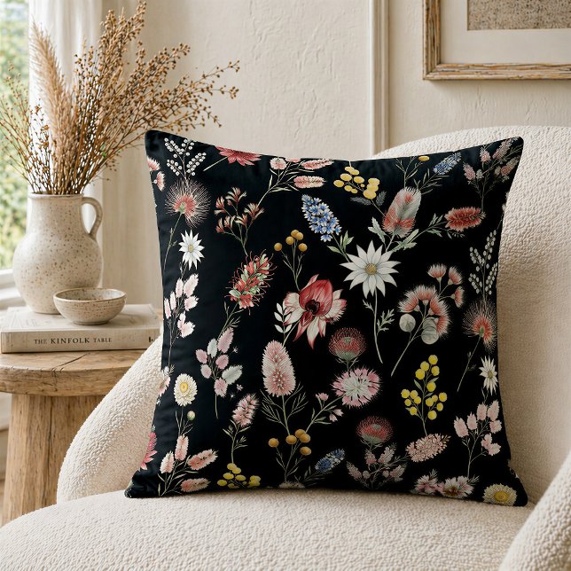 Svarta Romantiska Melankoliska Akvatiska Vildblomm Kudde (Skapare uppladdad)