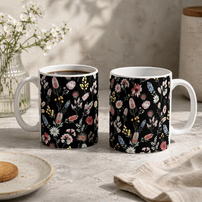 Svarta romantiska vattenfärgblommor med stämning kaffemugg (Skapare uppladdad)