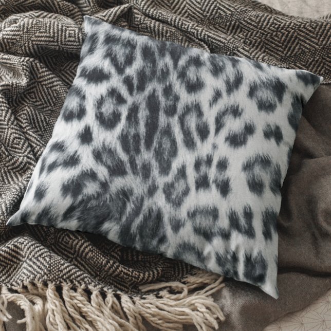Svarta vita Snö Leopard Realistic Tittar Kudde (Skapare uppladdad)