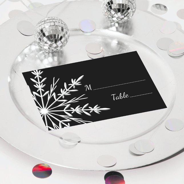 Svarta Vita Snöflinga Vinterbröllopskort Placeringskort (Set a festive table with the wintery Black and White Snowflake Winter Wedding Place Card.)