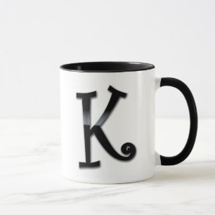 Svarten kommenterar Monogram - K Mugg