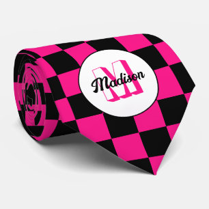Svartfärgad rektangel med shock rosa slips