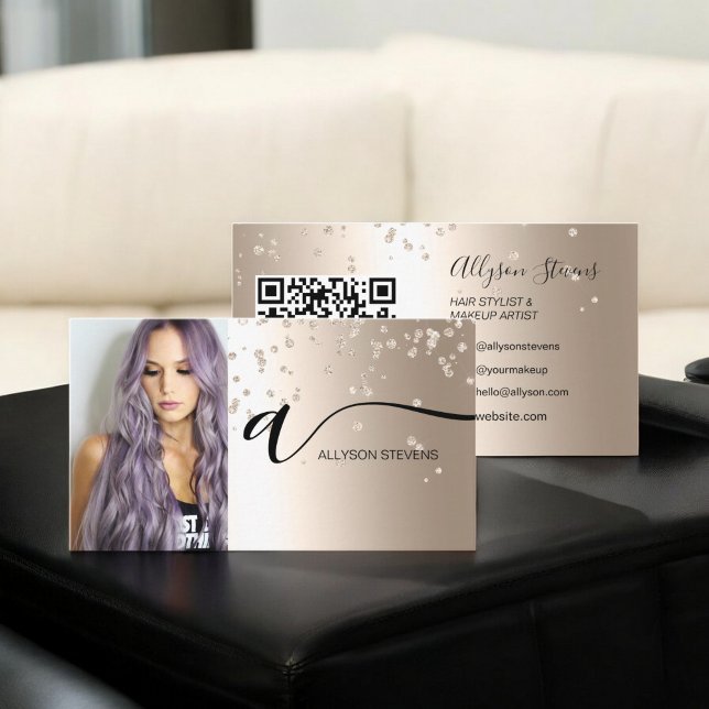 Svarthårsmakeup fotoinledande qr-kod för svart gul visitkort (Black gold hair makeup photo initial qr code business card)
