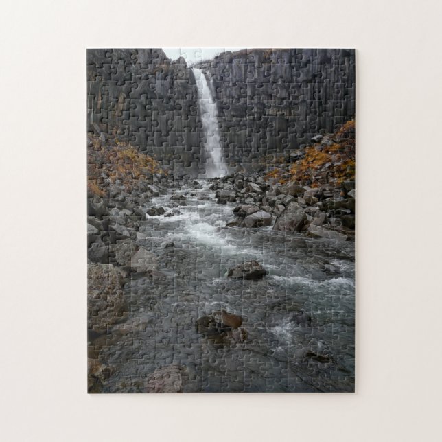 Svartifoss vattenfall i island pussel (Vertikal)