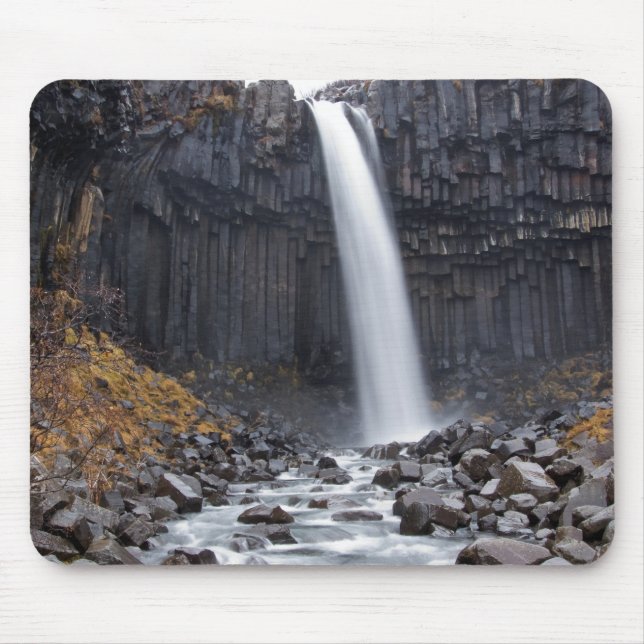 Svartifoss vattenfall i islandmousepad musmatta (Framsidan)