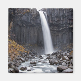Svartifoss vattenfall i kvadratmagnet i Island Magnet