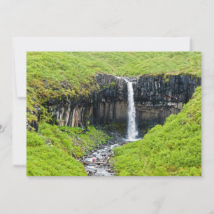 Svartifoss Waterfall i Skaftafell - Island Inbjudningar