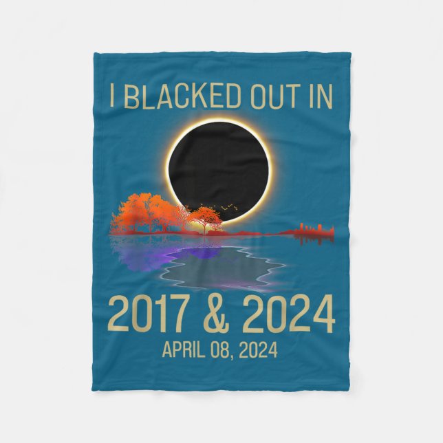 Svarttäckt 2017 Total solillustration Fleecefilt (Framsidan)