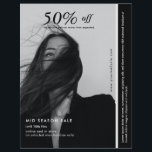 Svartvit affärsFlyer Reklamblad<br><div class="desc">Modern,  minimalistisk svart och vit flayer. Markera Redigera med Design Verktyg om du vill anpassa designen ytterligare. *rekommenderas att du redigerar med datorn</div>