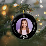 Svartvit anpassningsbar, foto Quinceanera Julgransprydnad Keramik<br><div class="desc">En klassisk svart bakgrund. Anpassa och lägg till namn,  datum,  ålder och foto.</div>