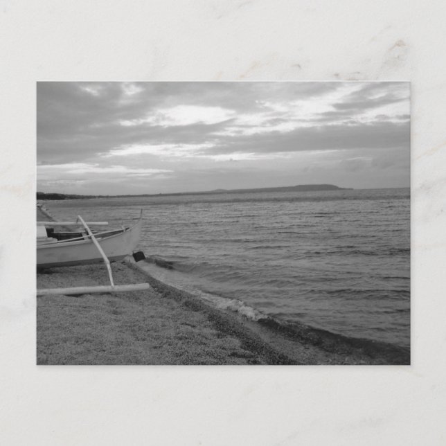 Svartvit båt från Seashore Gentle Vågar Vykort (Framsida)