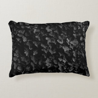 Svartvit bild av tjockt vivel-löv-växt prydnadskudde