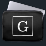 Svartvit bildruta, inledande monogram laptop sleeve<br><div class="desc">Svartvit ram Inledande monogram A-snyggt svart, solid bakgrund med vit ram för monogram, namn eller annan text. Du kan också ändra teckensnittet, ändra teckensnittet storlekt och färg, flytta texten osv. Om du vill ha den här designen i andra färg kan du bara skicka ett e-postmeddelande till oss. 2014 ©FantabulousPatterns Alla...</div>