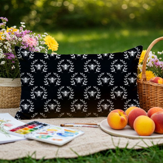 Svartvit bin Laurel Wreaths Mönster utomhus Lumbarkudde (Skapare uppladdad)