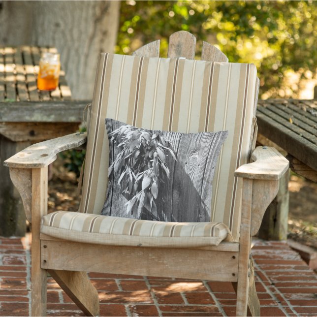 Svartvit botaniskt hårt trä kudde (Stol)