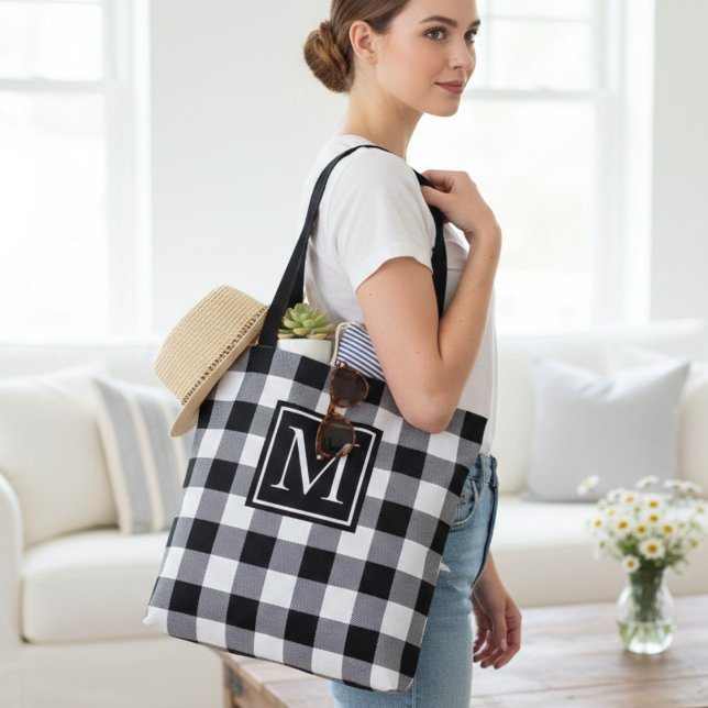 Svartvit Buffalo Play Monogram Anpassningsbar Tygkasse (Black and White Buffalo Plaid Monogram Custom Tote Bag)