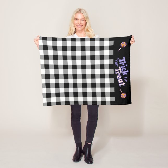 Svartvit buffelkontroll Monogram Fleece Blanket (På plats)