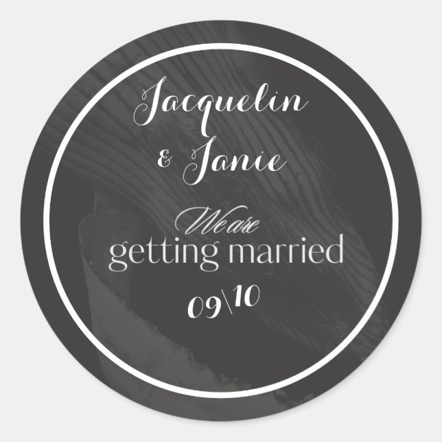 Svartvit Elegant Runt Klistermärke (Framsida)