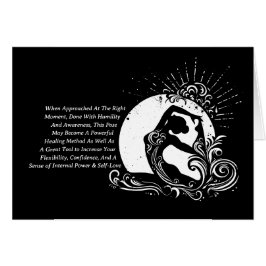 Svartvit enbenad Kung Pigeon Yoga Pose-Logotyp OBS Kort