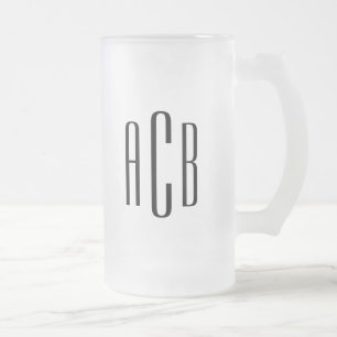 Svartvit, enkelt tre Brev Bröllop Monogram Frostat Ölglas