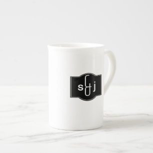 Svartvit etikett, monogrammad benporslin mugg