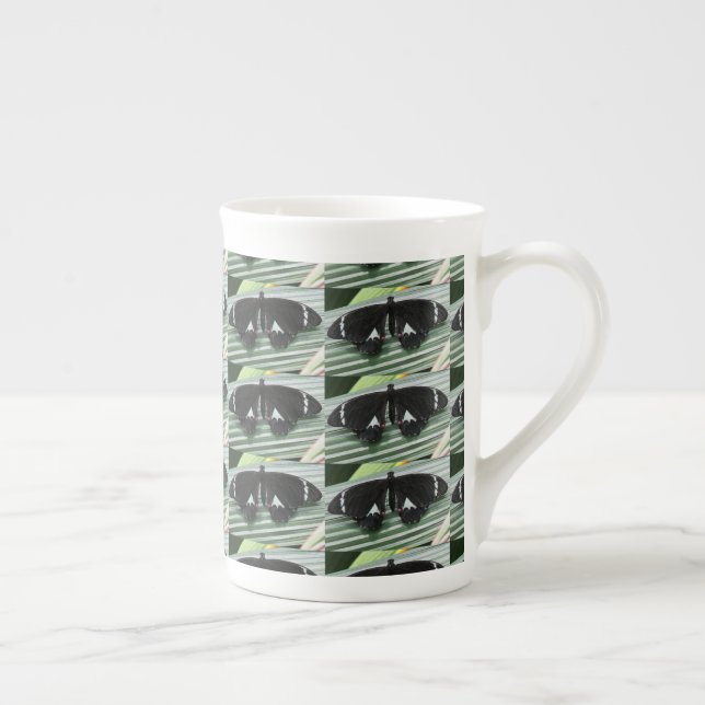 Svartvit fjäril benporslin mugg (Höger)