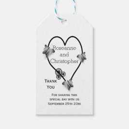 Svartvit fjärilshjärtdesign Bröllop Presentetikett