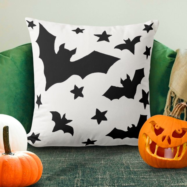 Svartvit Fladdermus och Stars Halloween-pelare Kudde (Skapare uppladdad)