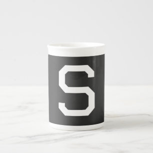 Svartvit, första Brev, monogrammed Plain Benporslin Mugg