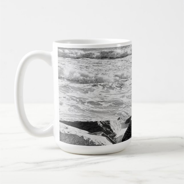 Svartvit foto av Atlanten Vågar Kaffemugg (Vänster)