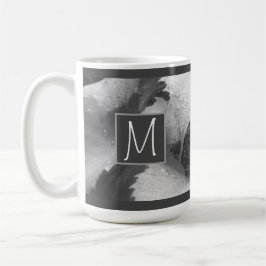 Svartvit foto av Grape Löv Initial Grått Kaffemugg