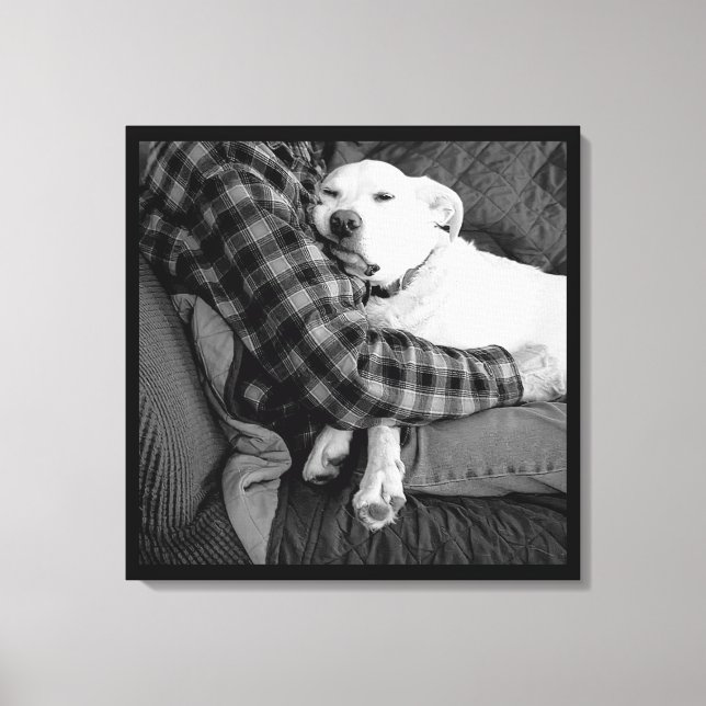 Svartvit foto av Hund Snuggling med Pappa Canvastryck (Framsida)