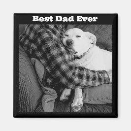 Svartvit foto av Hund Snuggling med Pappa Magnet