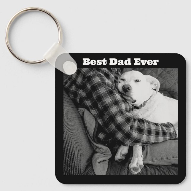Svartvit foto av Hund Snuggling med Pappa Nyckelring (Framsida)