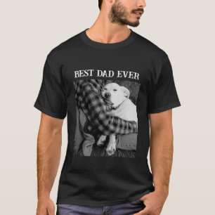 Svartvit foto av Hund Snuggling med Pappa T Shirt