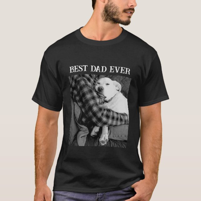 Svartvit foto av Hund Snuggling med Pappa T Shirt (Framsida)
