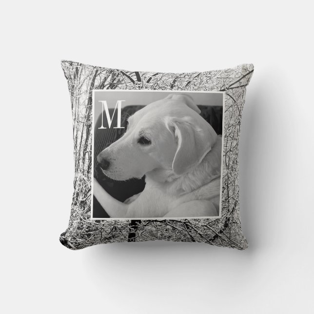 Svartvit foto av Hund Winter Scene Initial Kudde (Framsida)