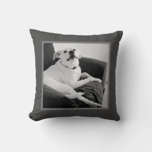Svartvit foto av Talking Hund Grått Kudde