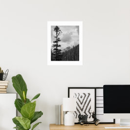 Svartvit fotografering av Stormy Mountain Poster
