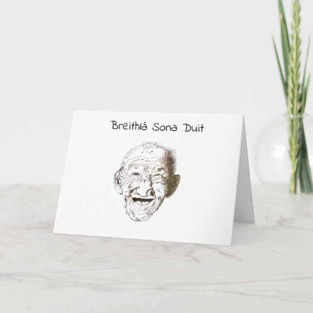 Svartvit gamal man med irländsk grattis på kort (Framsida)