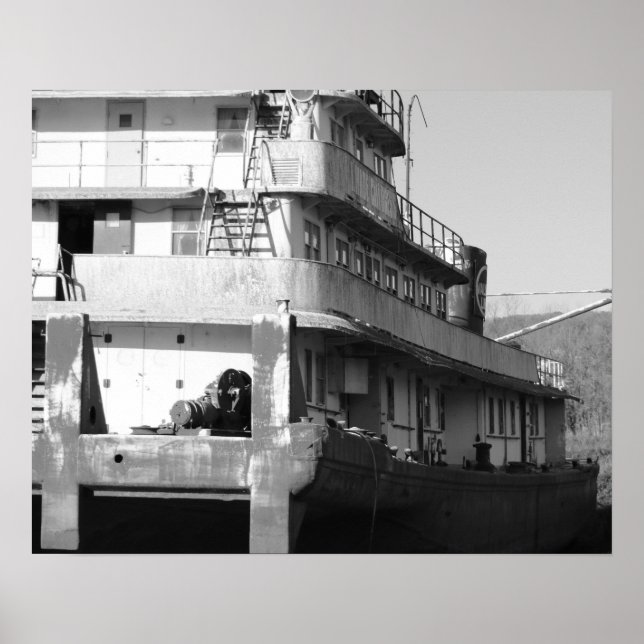 Svartvit gammal tuggbåt på Grass 16 x 20 Poster (Framsidan)