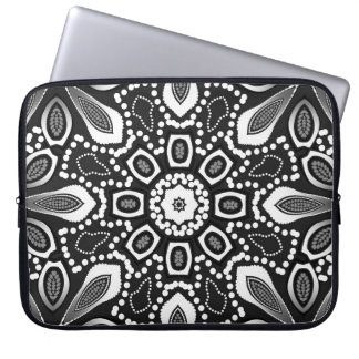Svartvit geoterisk Mandala-stamenergi Laptop Fodral