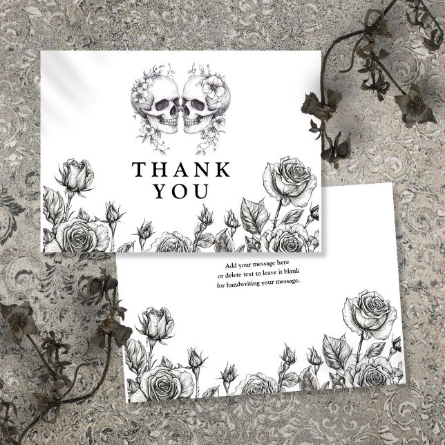 Svartvit gotisk Blommigt Döskallar Bröllop Tack Kort (Black And White Gothic Floral Skulls Wedding Thank You Card)