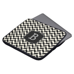 Svartvit Herringbone Mönster med Monogram Laptop Sleeve