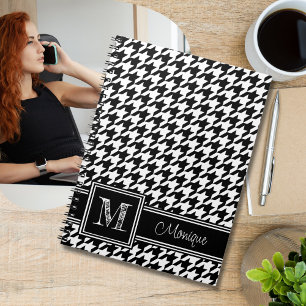 Svartvit Houndstooth Modern Monogram Anteckningsbok