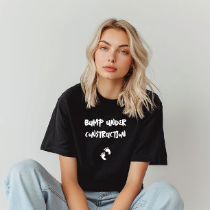 Svartvit humant fingeravtryck av gravid t shirt