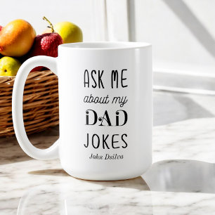Svartvit i far frågar mig om mina Pappa-skämt Kaffemugg