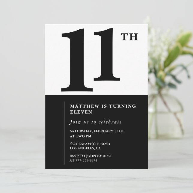 Svartvit inbjudan på 11:e födelsedag enkel (Stående Fram)