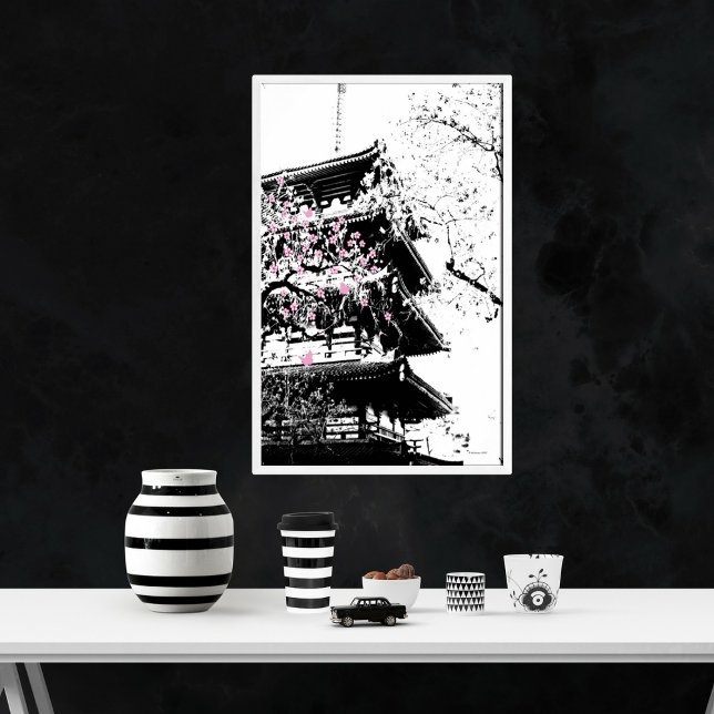 Svartvit japansk Pagoda w/Cherry-Blommar Poster (Skapare uppladdad)