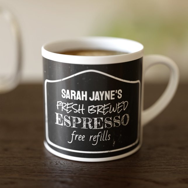 Svartvit kalkbräde Stil Espresso Kopp Espressomugg (All about that chalkboard cafe aesthetic? Just add your name to this cute espresso cup)
